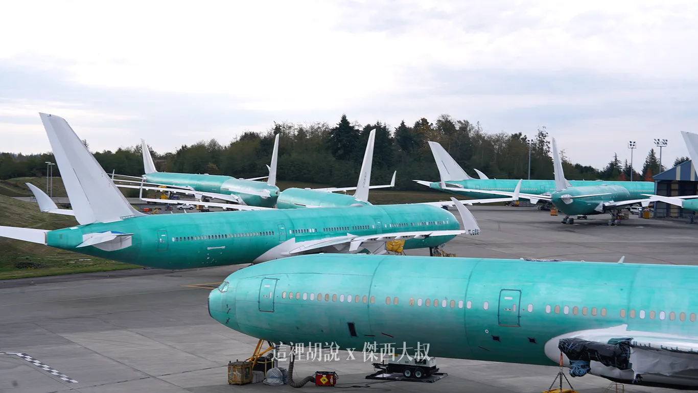 在FUTURE OF FLIGHT一旁停了非常多台沒有引擎的777X