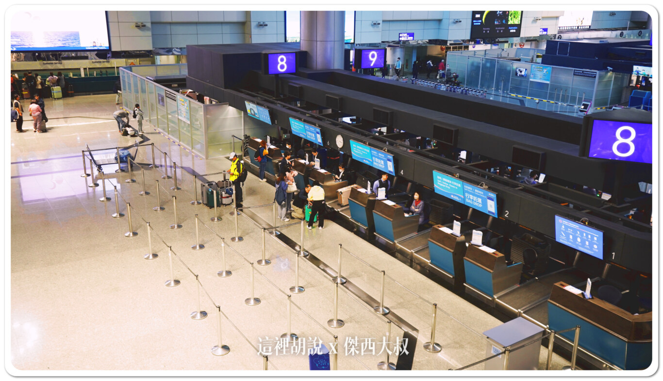 一秒找到報到櫃臺跟航廈 桃園機場中華航空 桃園機場第二航廈櫃臺分布表：8號櫃台：已經完成網路報到的旅客，行李托運櫃臺（BAG DROP）