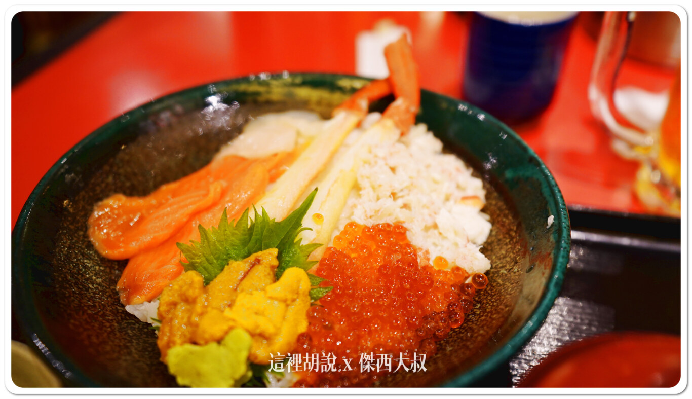 有螃蟹、鮭魚卵、海膽、鮭魚、干貝 有螃蟹、鮭魚卵、海膽、鮭魚、干貝