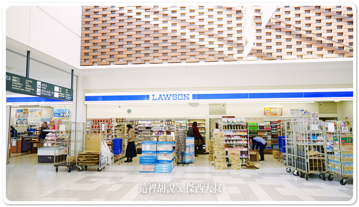 入境日本看到多拉A夢之後右轉就是LAWSON