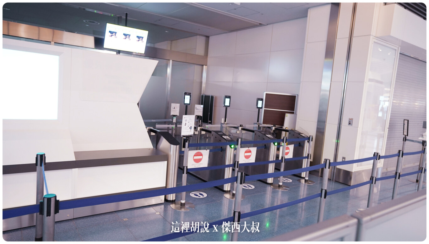 每個閘門都設有FACE ID（日本叫做FACE EXPRESS）的設備