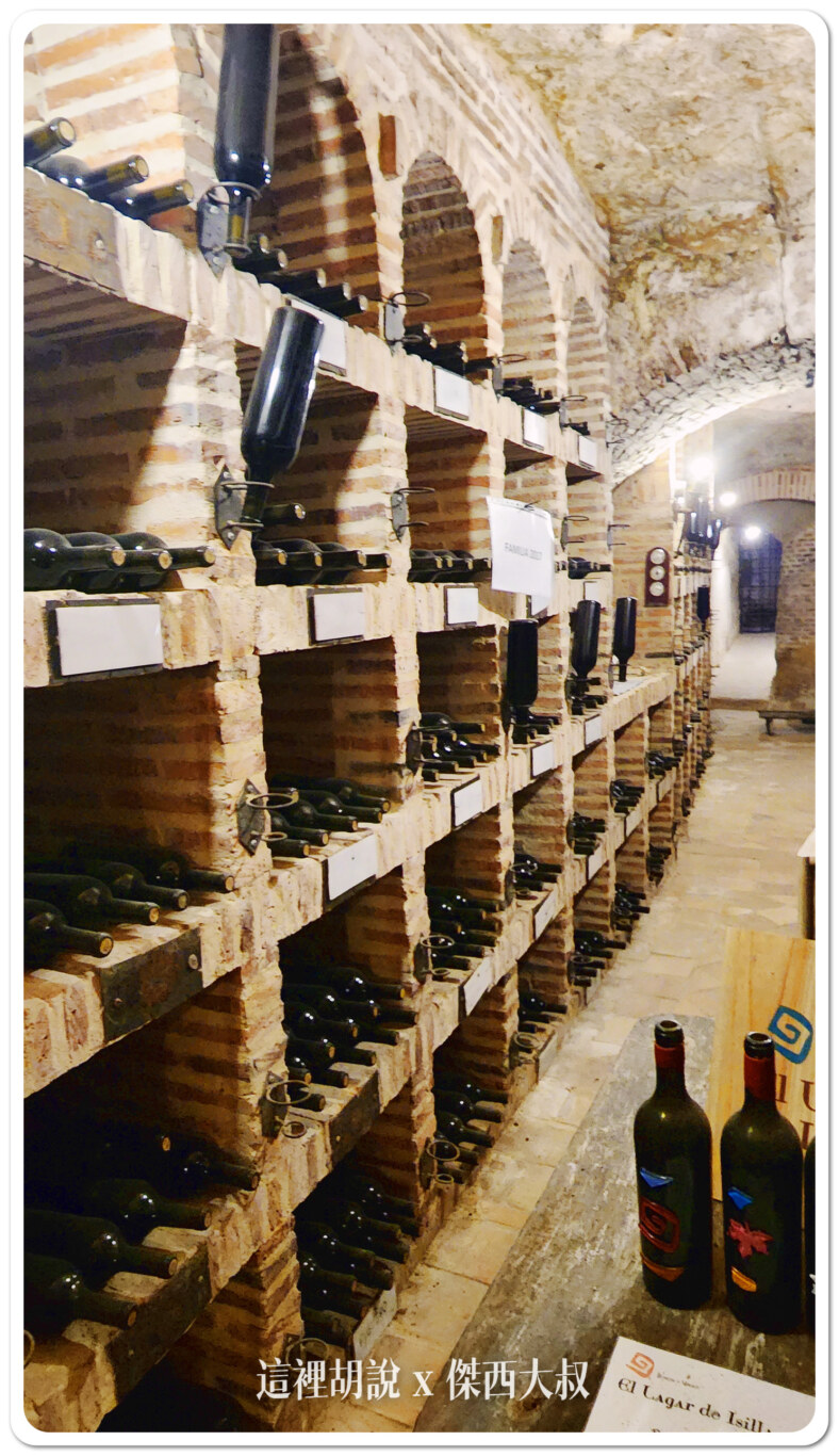 Burgos / El Lagar de Isilla 酒莊開的餐廳 碳火直烤羊肉：地下室的老酒窖