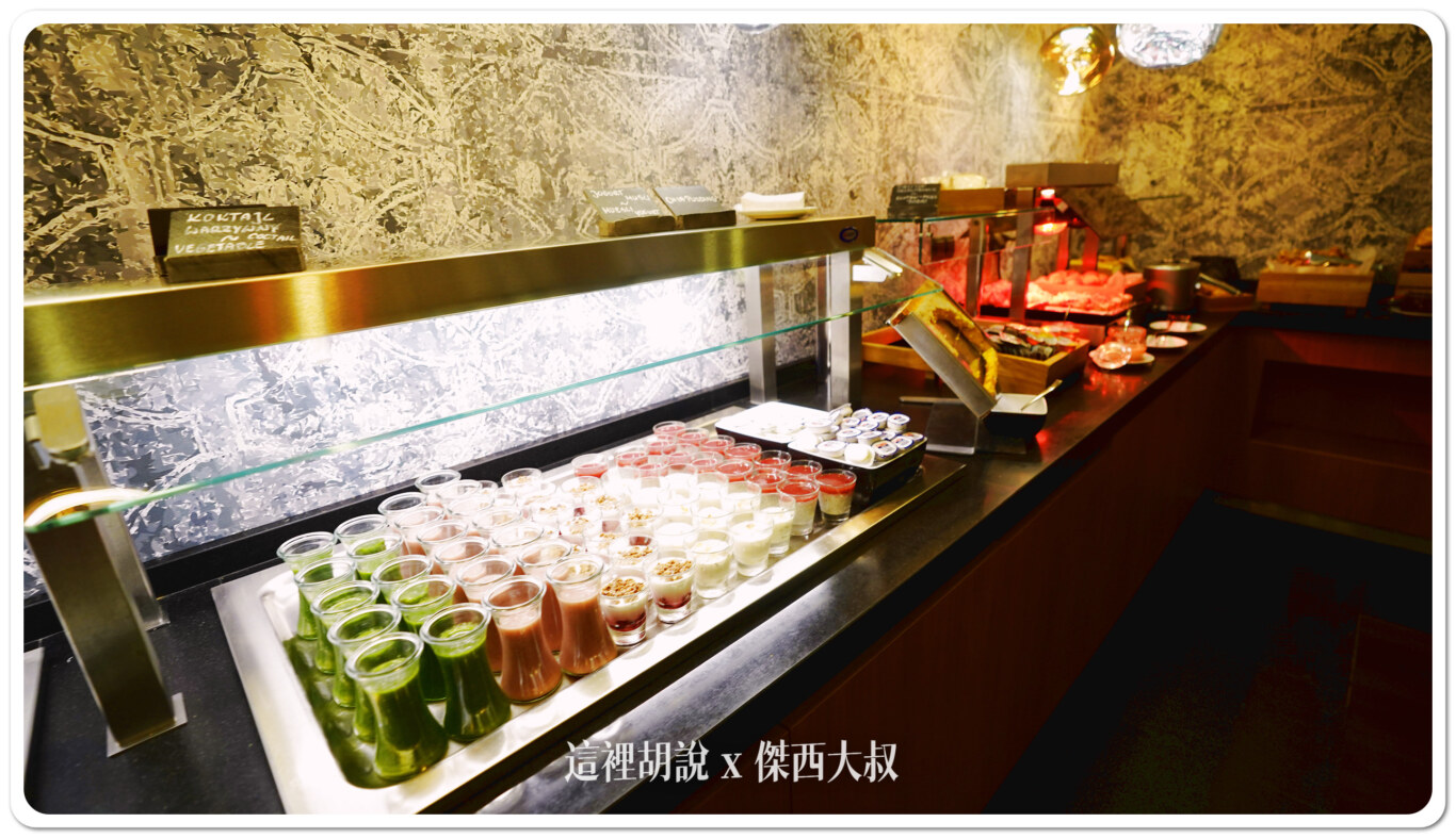 波蘭華沙機場 萬怡酒店 萬豪集團雙胞胎 機場內有兩個選擇：華沙機場萬怡酒店：早餐