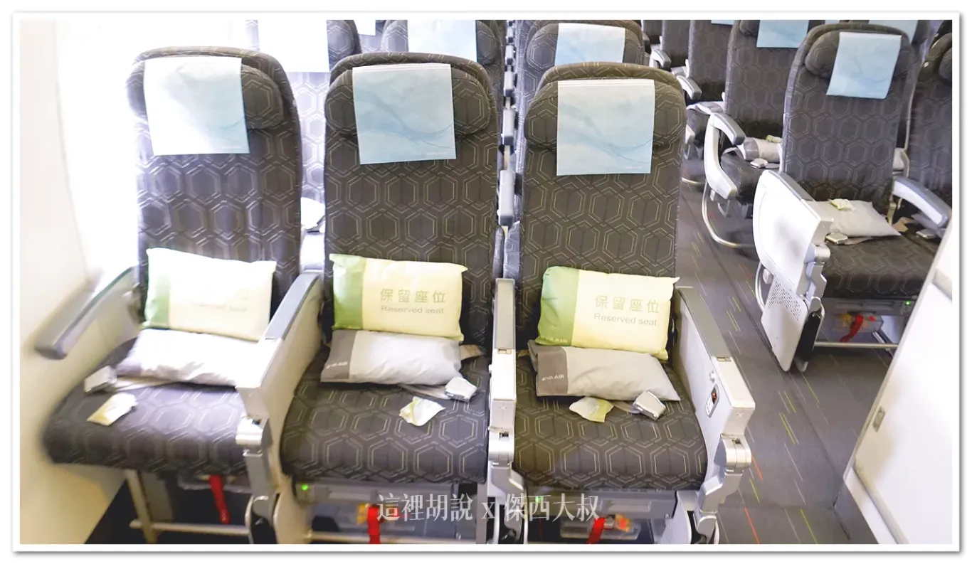 長榮航空機隊 777 經濟艙. 豪華經濟艙 分區座位完整照片全記錄：長榮航空777 經濟艙