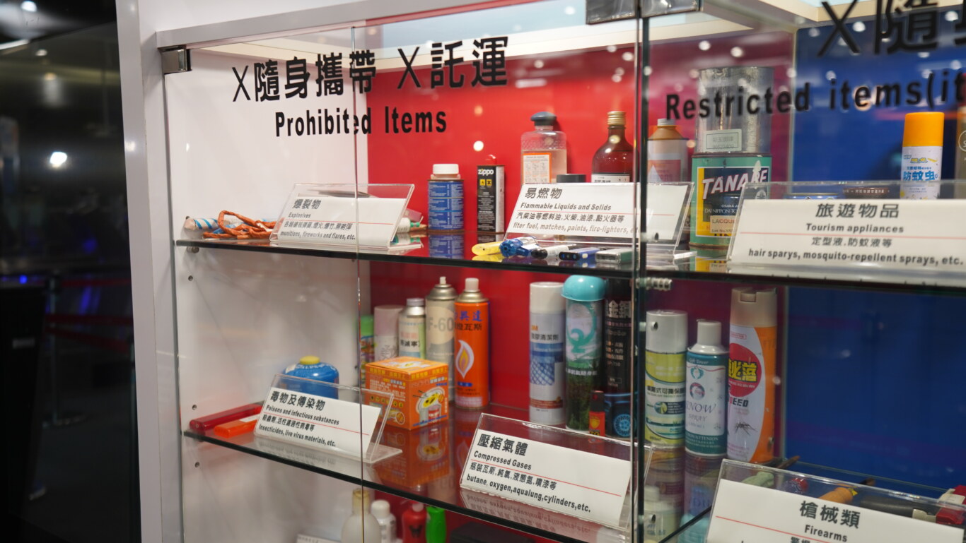 其他的壓縮氣體像是壓縮氧氣（登山用的氧氣瓶）各類噴膠都是不能攜帶
