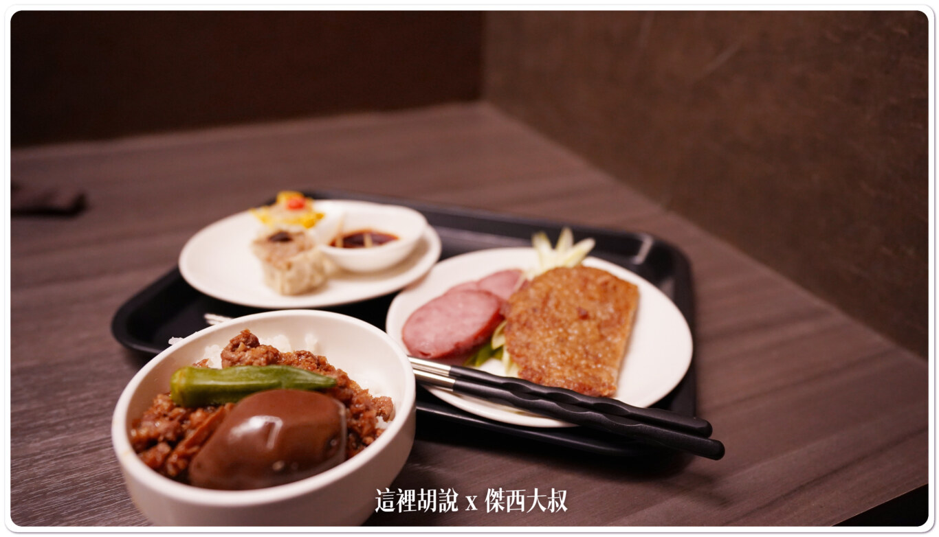 經點的肉燥飯、排骨、香腸