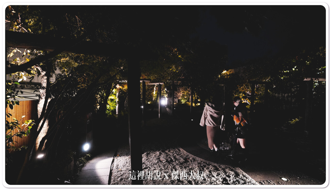 通往鐵路神社的鳥居