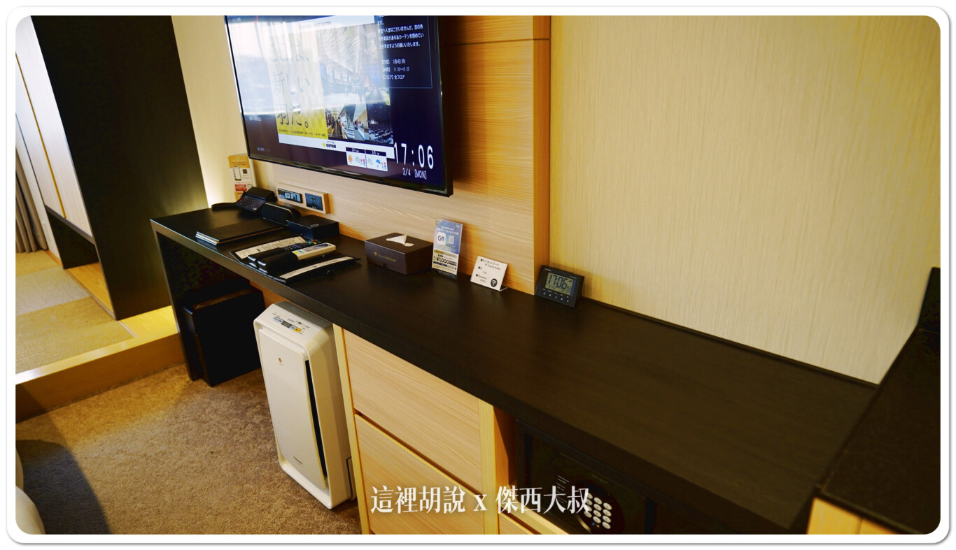 有明 芬迪別墅大飯店 VILLA FONTAINE GRAND 直通有明花園購物中心：電視櫃、洗手台、MINIBAR