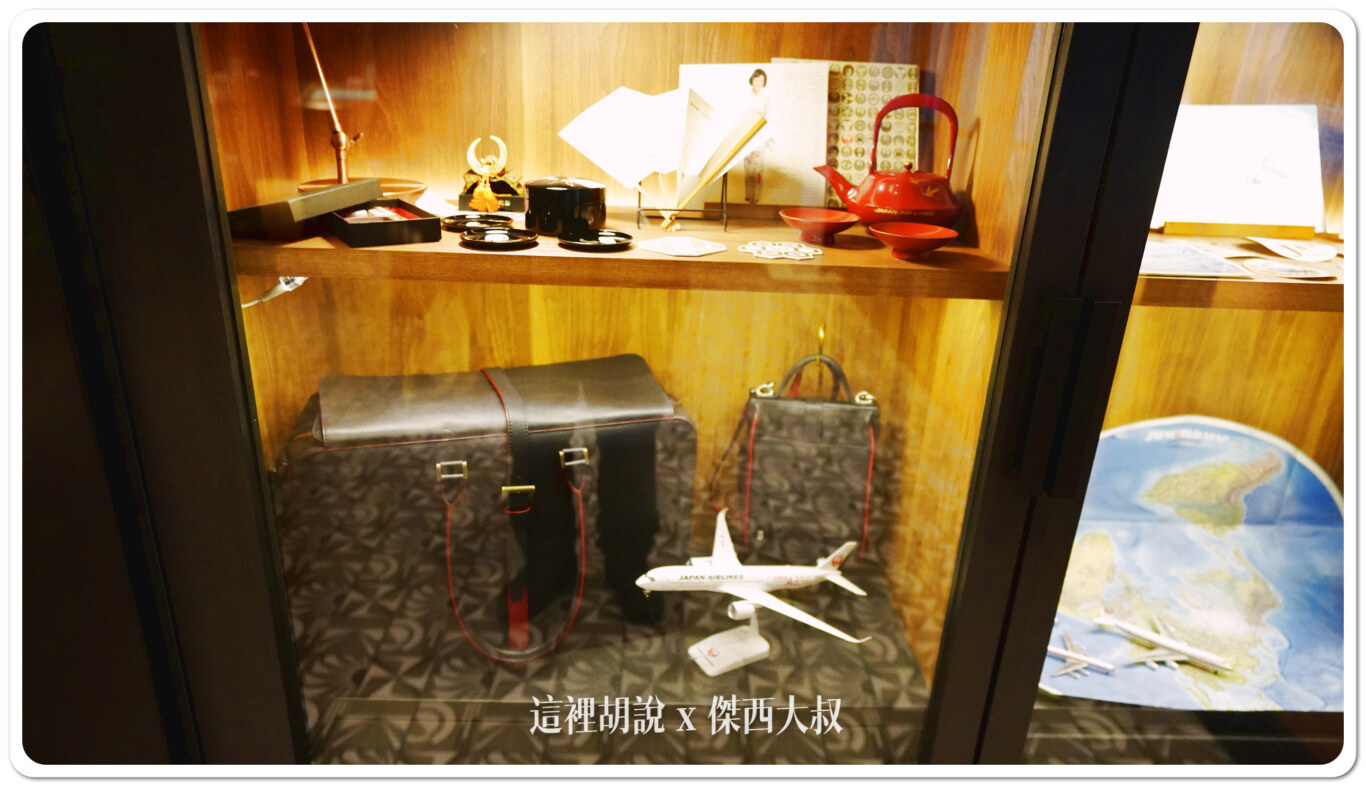 這看起來是日本航空相關的展示物