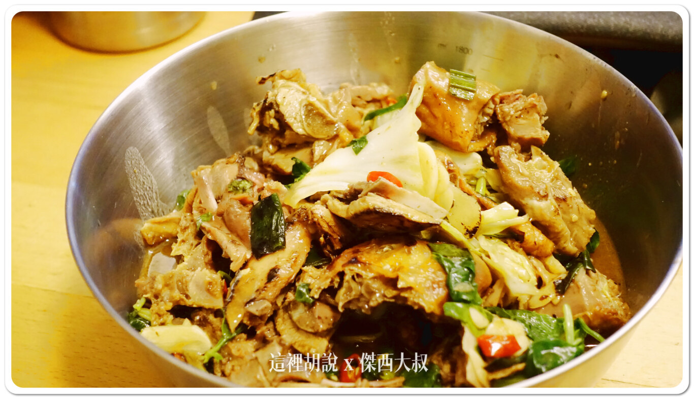 板橋 萬香烤鴨莊 板橋總店 打電話預訂會比較不用等：拿到鴨子