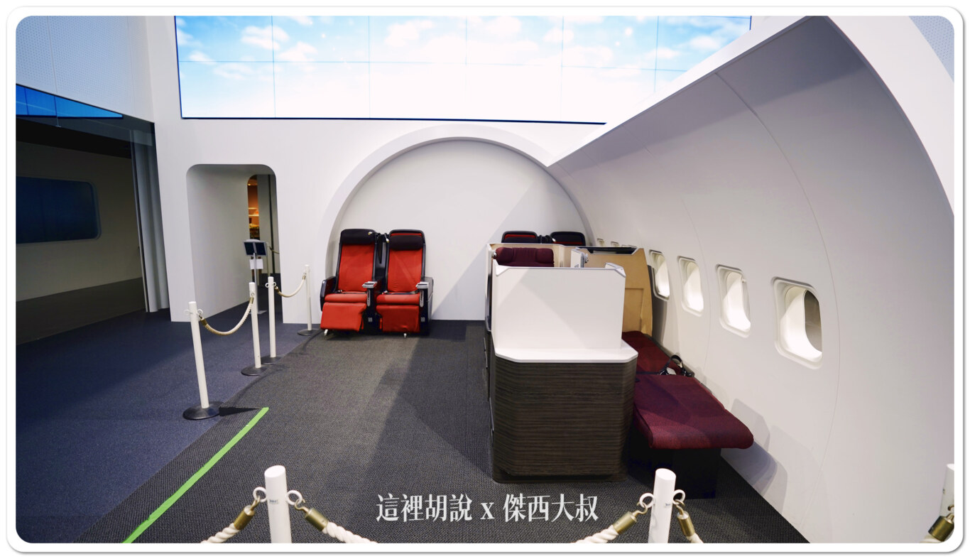 另外一邊是陳設了日航的客艙 另外一邊是陳設了日航的客艙
