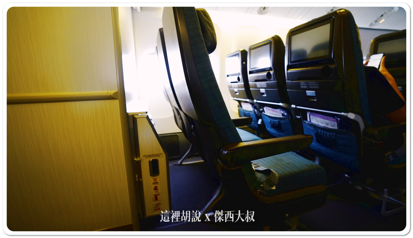 國泰航空三艙等 777(77K) 經濟艙各區照片：經濟艙第二段（59-72排）