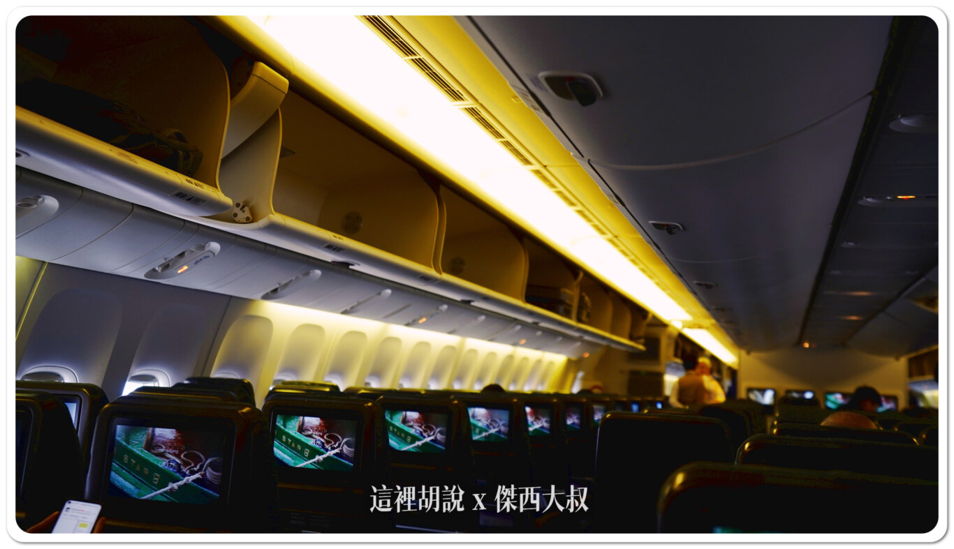 國泰航空三艙等 777(77K) 經濟艙各區照片：經濟艙第二段（59-72排）