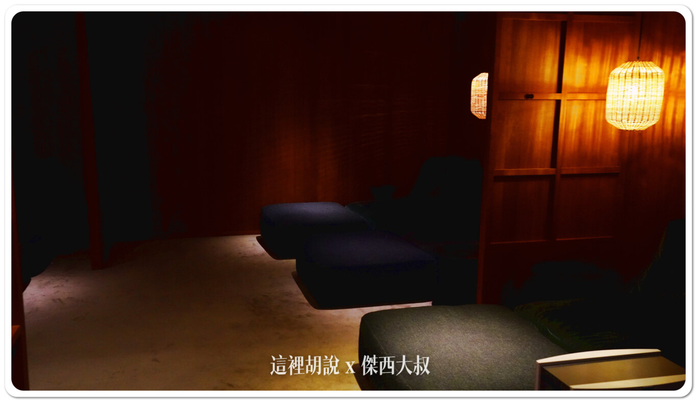 設有沙發床，可以在這邊躺著休息