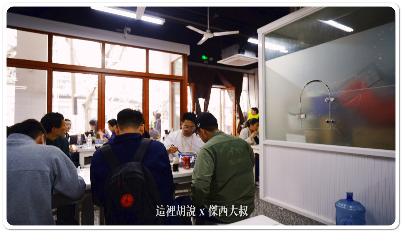 傑西在三點抵達非常的忙碌