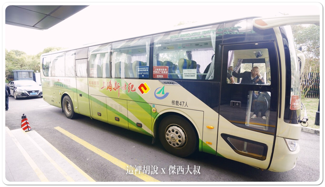 車輛的標示要看一下車窗上頭的標示