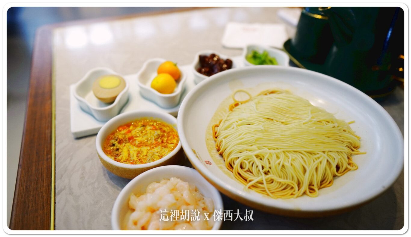 麵送上來已經糊掉非常可惜然後沒多久才發現這個是隔壁同時間點餐的加大的麵
