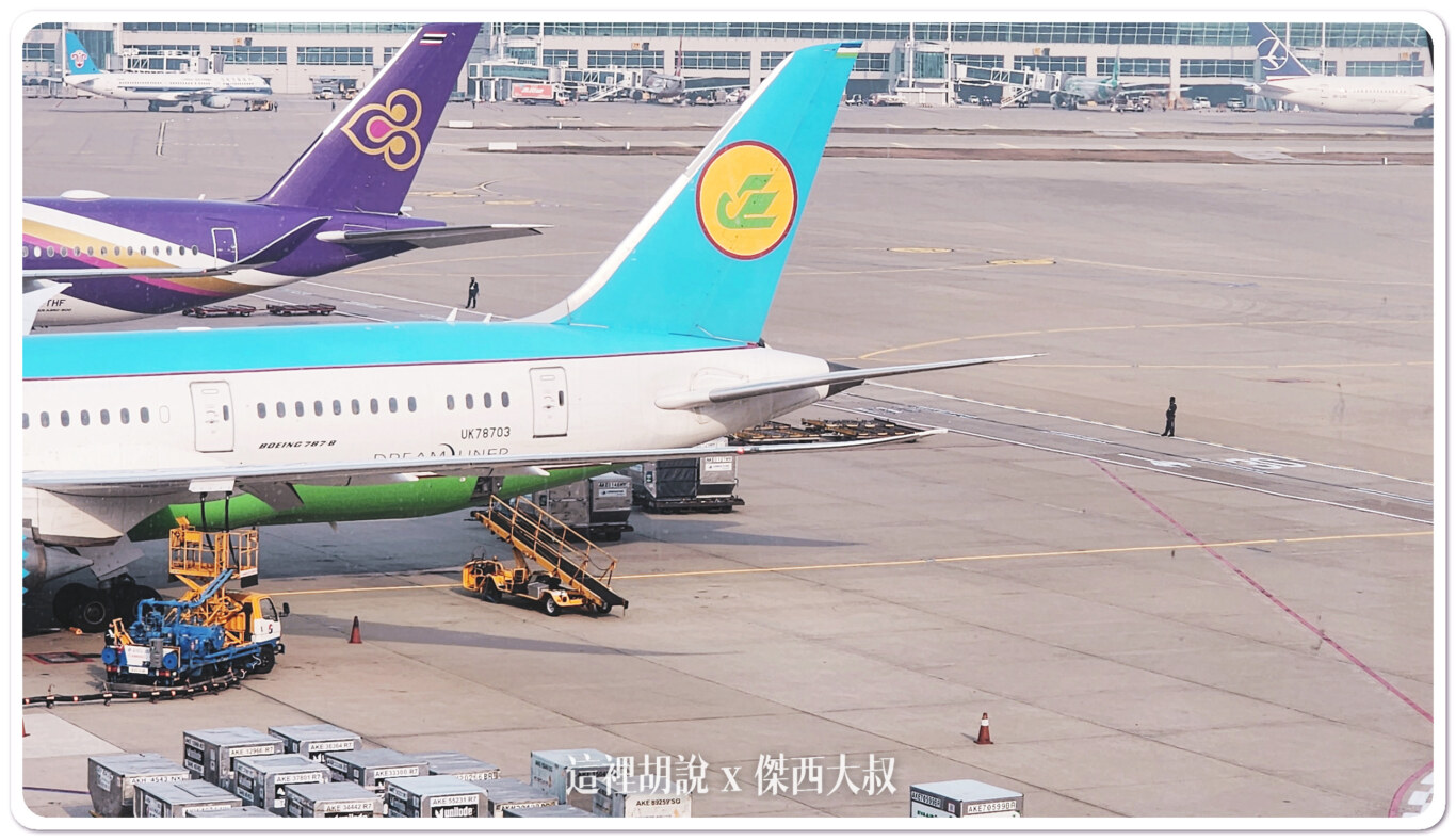 左邊這台是加油車、右邊才是滾帶車ICN 仁川機場
