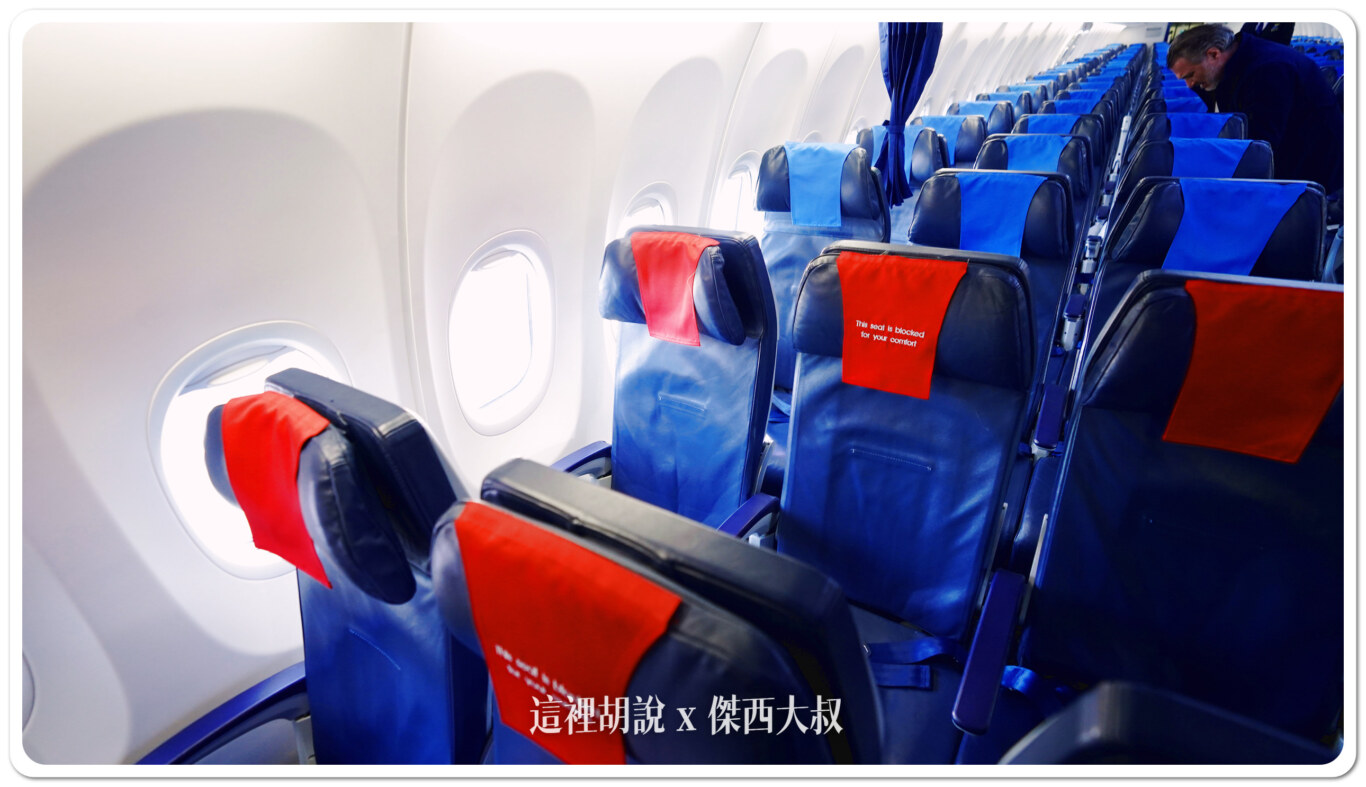 737 的商務艙也是一樣使用原來經濟艙的座位,但是中間不坐人 737 的商務艙也是一樣使用原來經濟艙的座位,但是中間不坐人