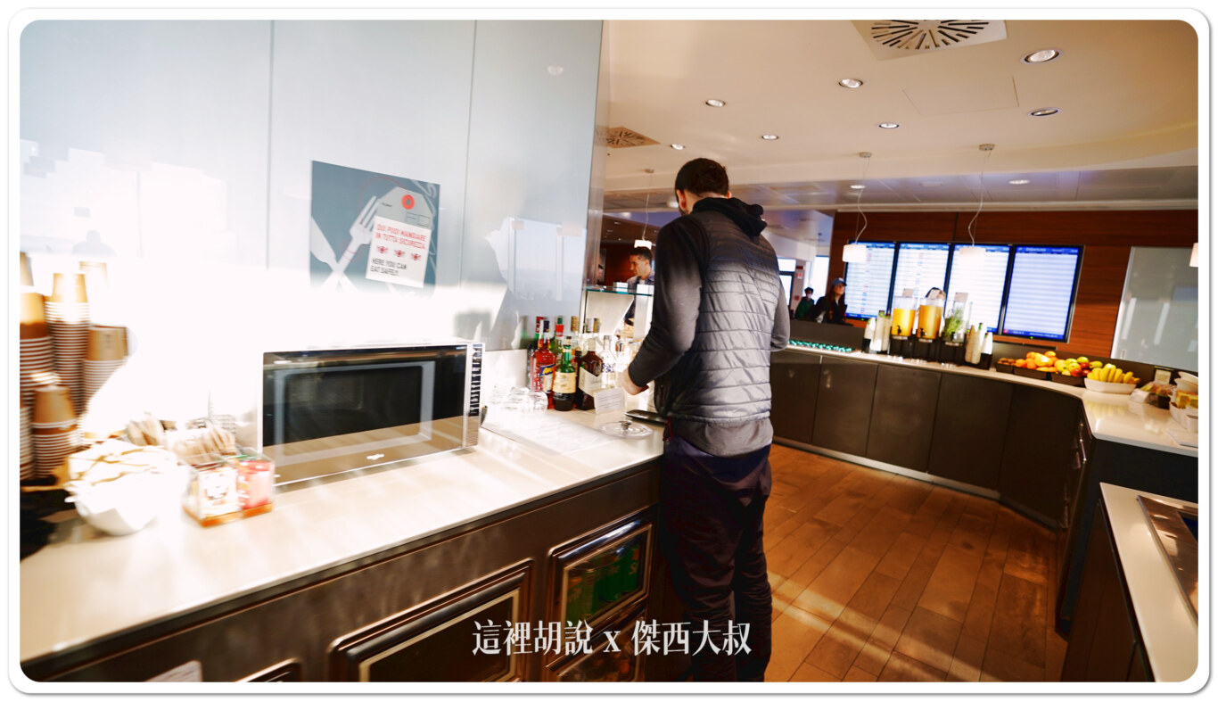米蘭機場 非深根區貴賓室 SALA MONTALE LOUNGE：取餐區