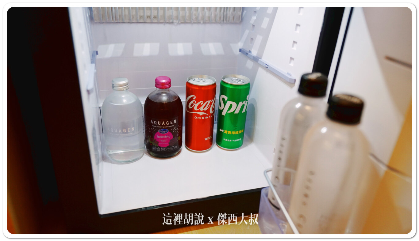 飲料部分有提供氣泡水、蔓越莓果汁、可樂跟雪碧 飲料部分有提供氣泡水、蔓越莓果汁、可樂跟雪碧