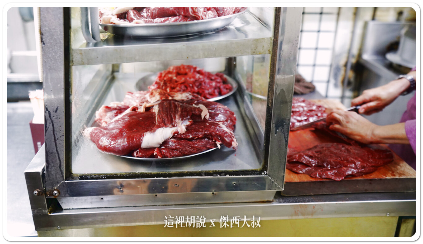另外一種肉就是比較瘦的肉片 另外一種肉就是比較瘦的肉片