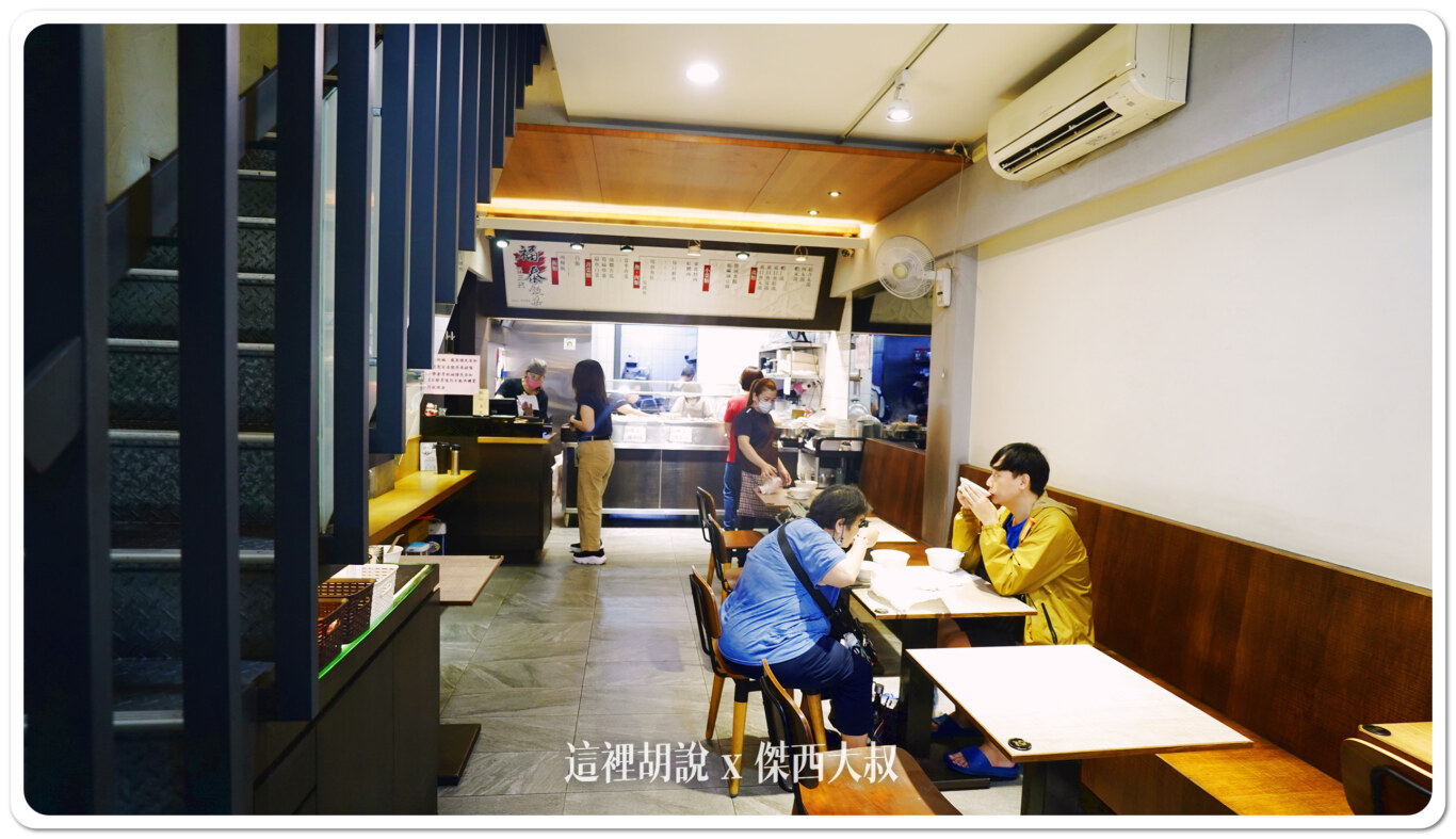 就是只有你看到的這一個空間這個餐台比起來很多餐廳的餐台都比他大