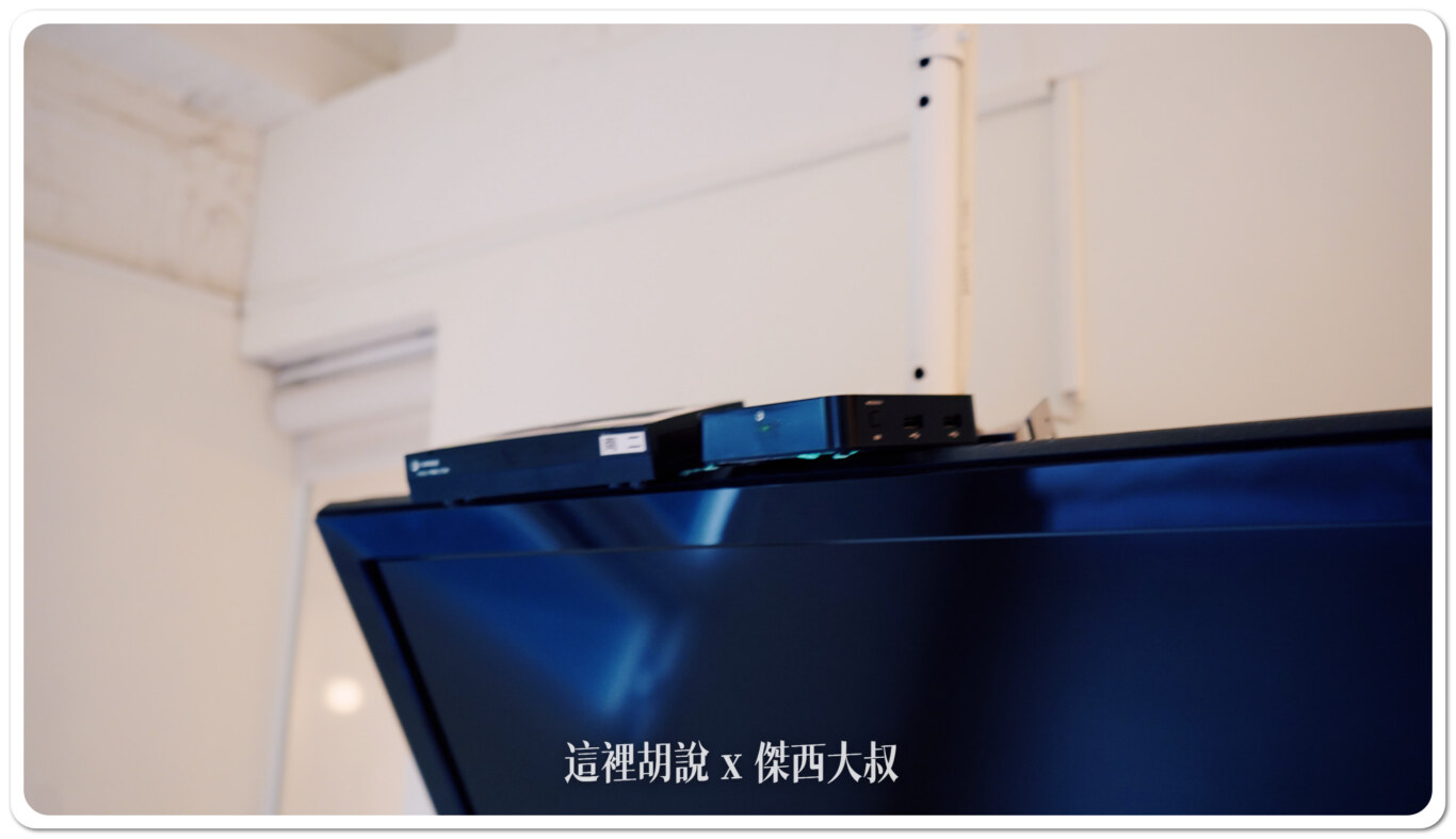 電視以及網路使用中華電信的MOD這對傑西來說最方便的就是躺著就可以看電視