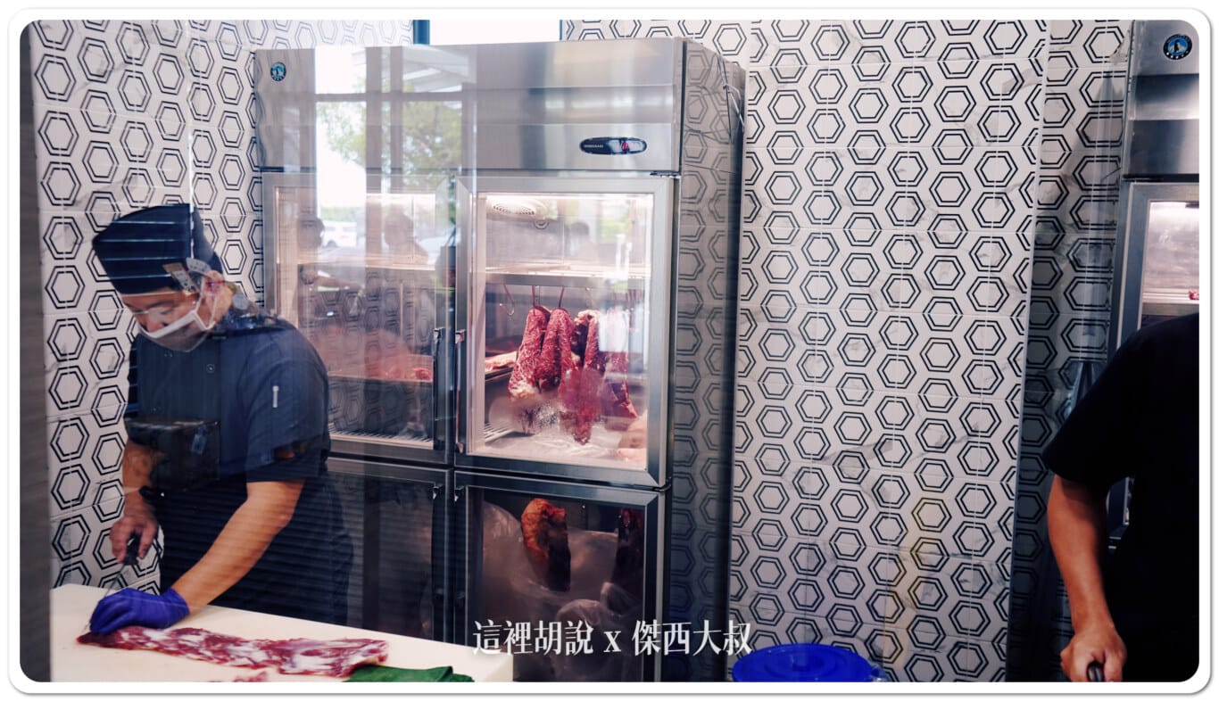 台南阿裕牛肉湯涮涮鍋 二代接班崑崙店：肉類處理區