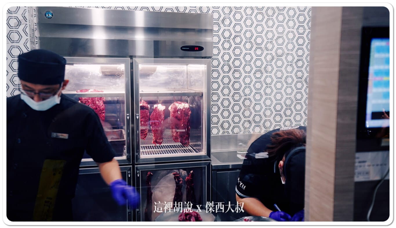 台南阿裕牛肉湯涮涮鍋 二代接班崑崙店：肉類處理區