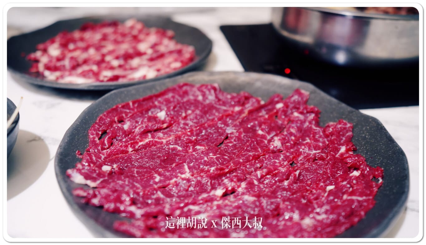一盤瘦肉、一盤肥肉