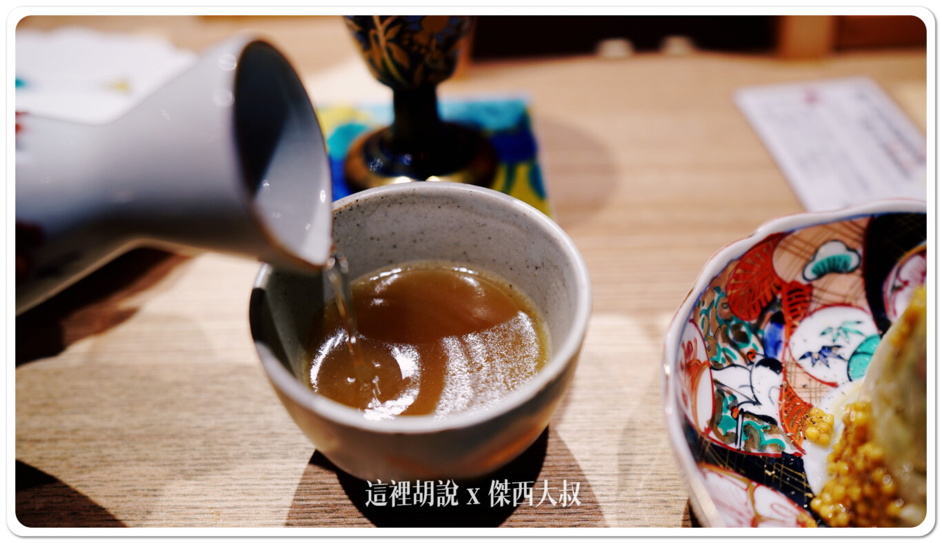 還有另外提供一杯黑輪高湯服務員還特別介紹可以加上一點清酒會更好喝喝酒不開車 開車不喝酒 未滿十八歲請勿飲酒
