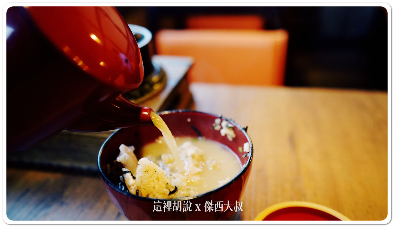 加入高湯,傑西覺得這個是最好吃的吃法,如果說真太好吃的話我是蠻推薦加湯搭配 加入高湯,傑西覺得這個是最好吃的吃法,如果說真太好吃的話我是蠻推薦加湯搭配
