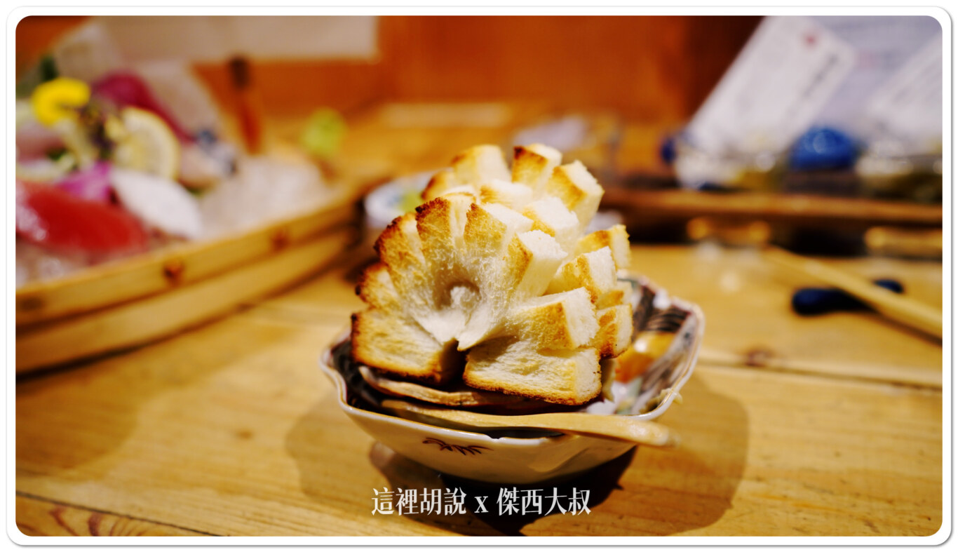 福井的越前蟹的蟹味增加上奶油,配上了麵包,這三片麵包不夠阿越前蟹のクリームコロッケ 福井的越前蟹的蟹味增加上奶油,配上了麵包,這三片麵包不夠阿越前蟹のクリームコロッケ