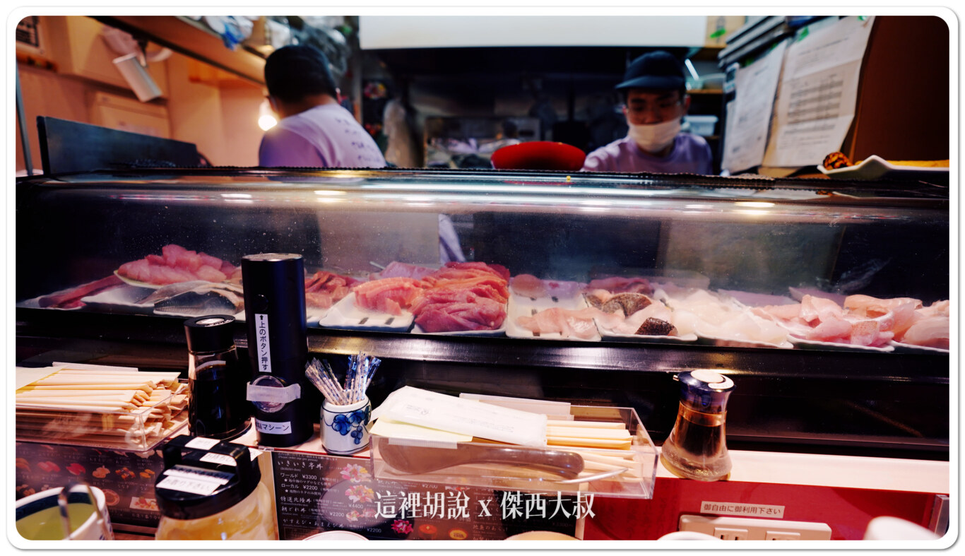 備餐台跟用餐空間不是很大所以會需要排隊