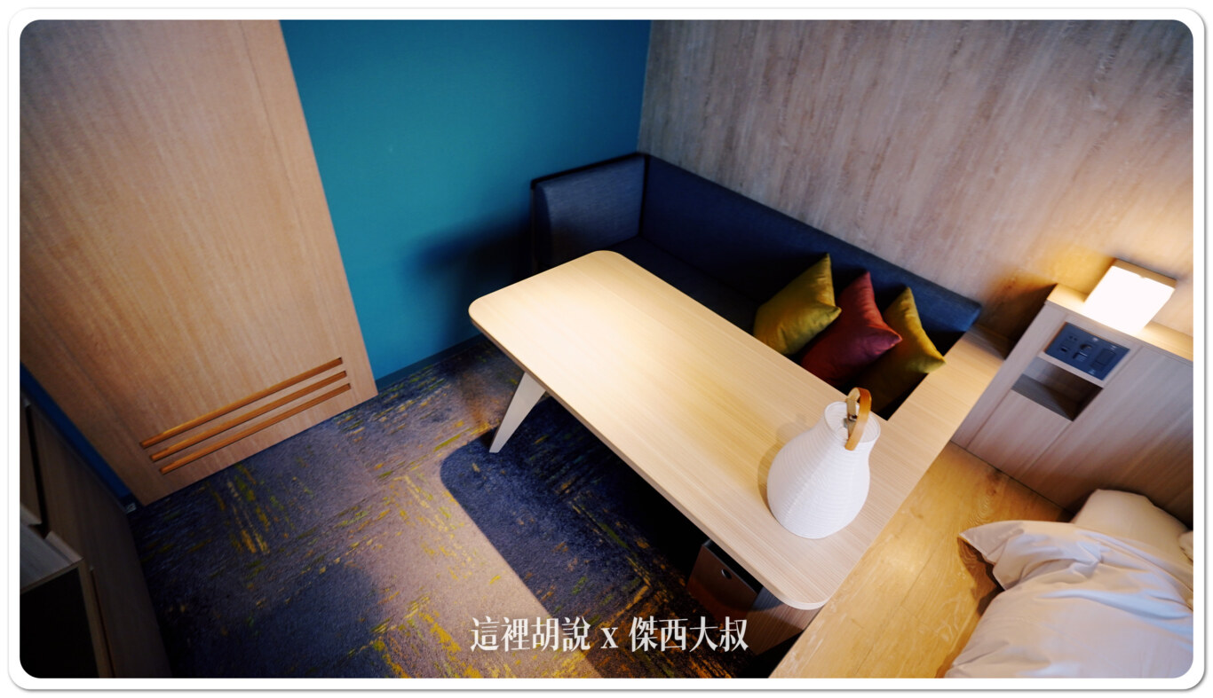 另外一個角度來看書桌
