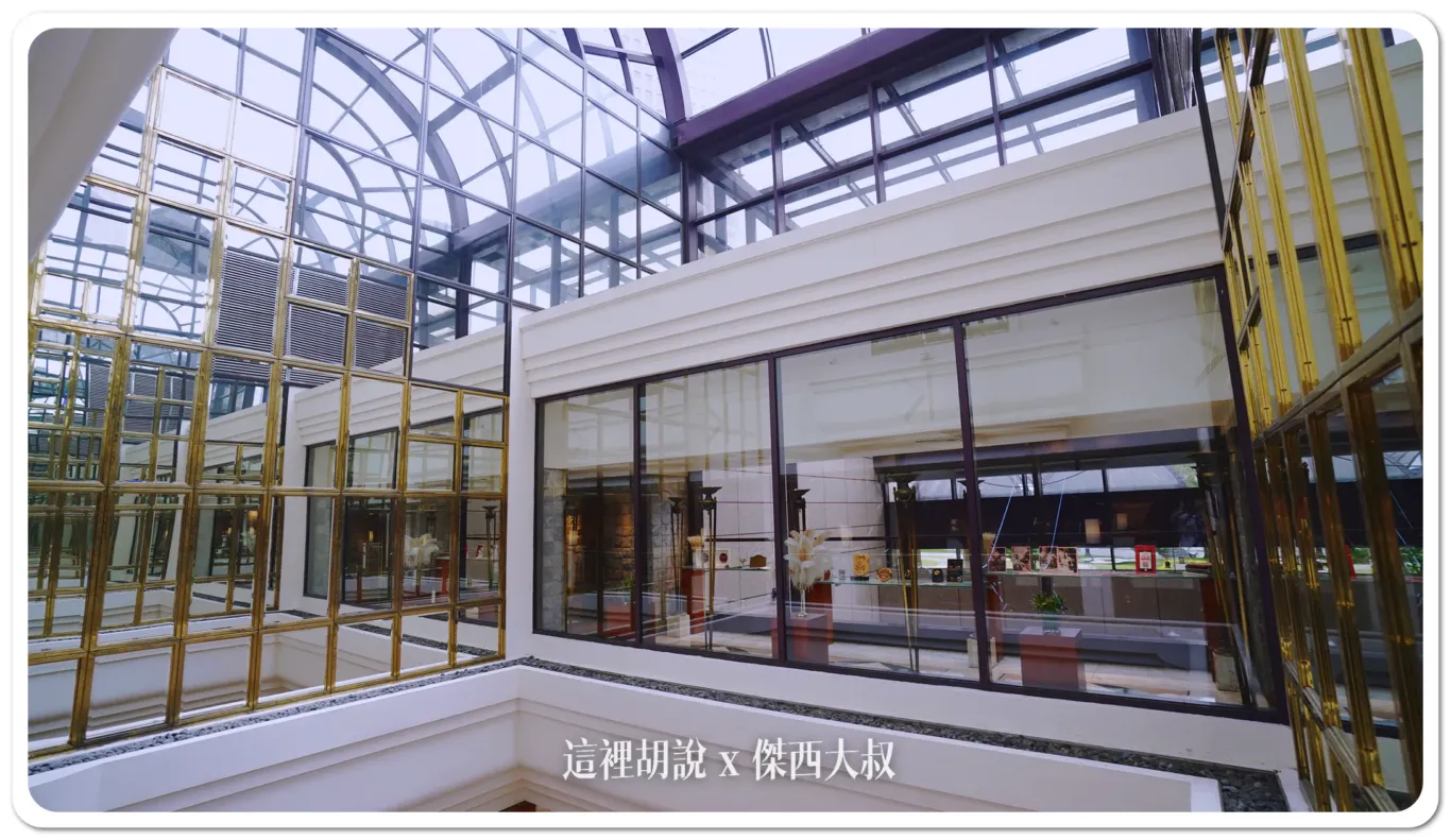 跨越了樓下自助餐聽,寶艾的位置位於整個飯店的左翼 跨越了樓下自助餐聽,寶艾的位置位於整個飯店的左翼