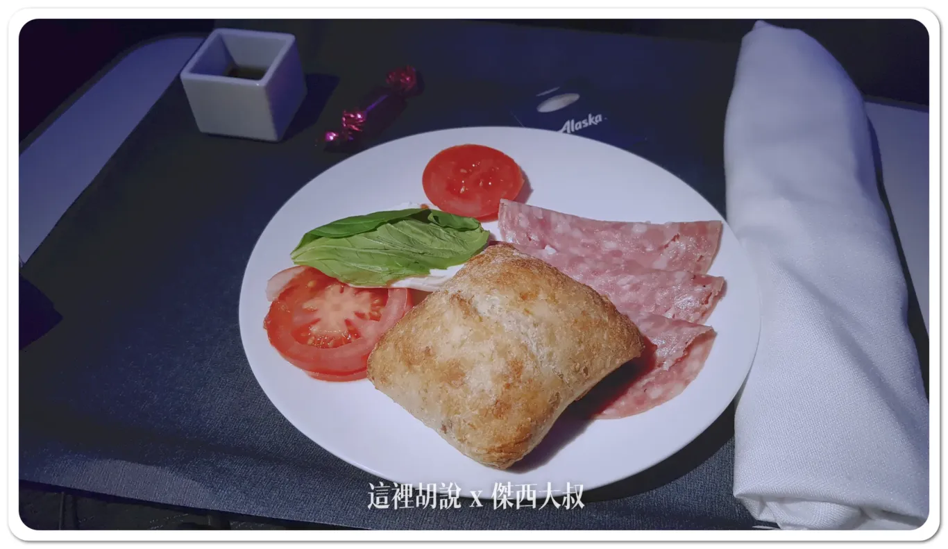 阿拉斯加航空 SEA-SMF AS610 飛行紀錄 西雅圖飛沙加緬度 737 商務艙飛行記錄：飛行餐點