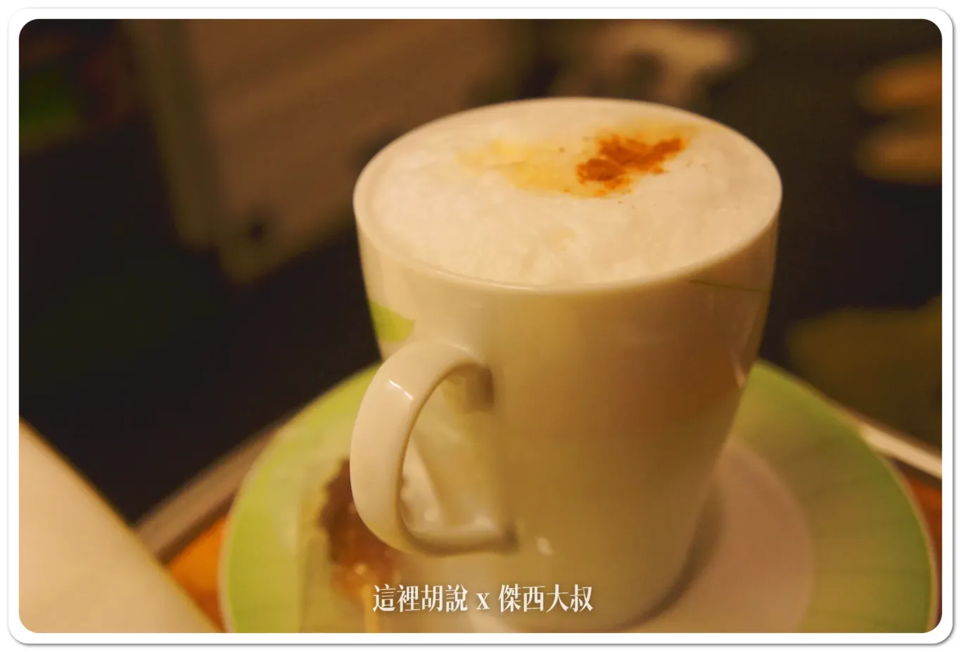 這才是我要點的卡布奇諾，我很喜歡他附上的咖啡糖攪拌棒