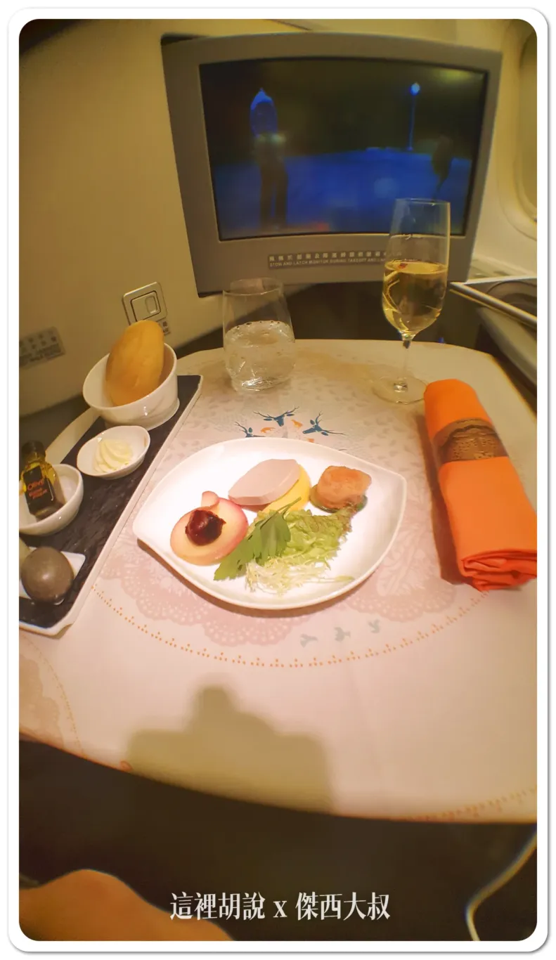 長榮航空飛行記錄 TPE-SEA 皇璽桂冠艙 2017 台北-西雅圖 照片記錄 - 這裡胡說 JL TALKS