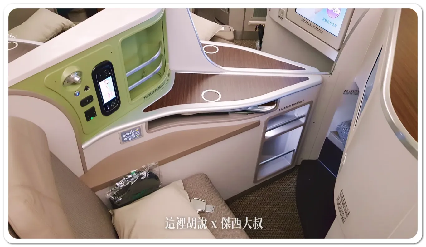 長榮航空飛行記錄 TPE-SEA 皇璽桂冠艙 2017 台北-西雅圖 照片記錄 77B - 這裡胡說 JL TALKS