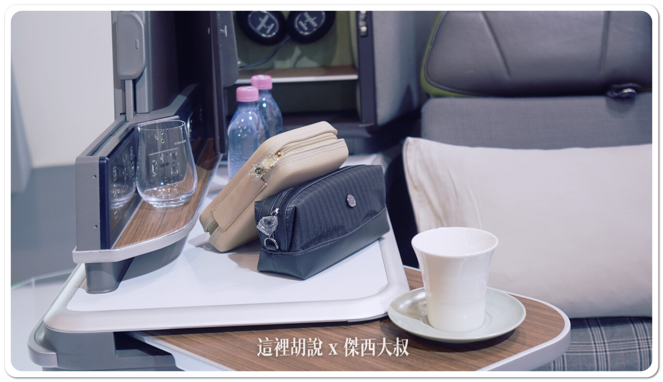 在旅展展出的皇璽桂冠艙備品 在旅展展出的皇璽桂冠艙備品