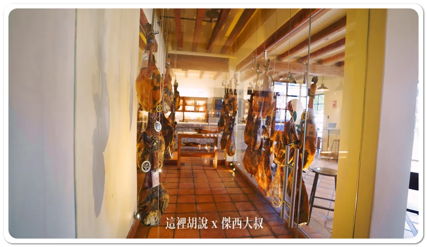 店內直接展示販售的火腿