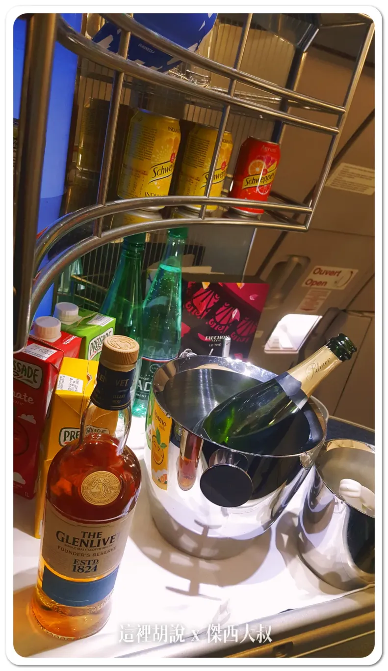 想喝什麼可以自己來喝酒不開車 開車不喝酒 未滿十八歲請勿飲酒 想喝什麼可以自己來喝酒不開車 開車不喝酒 未滿十八歲請勿飲酒