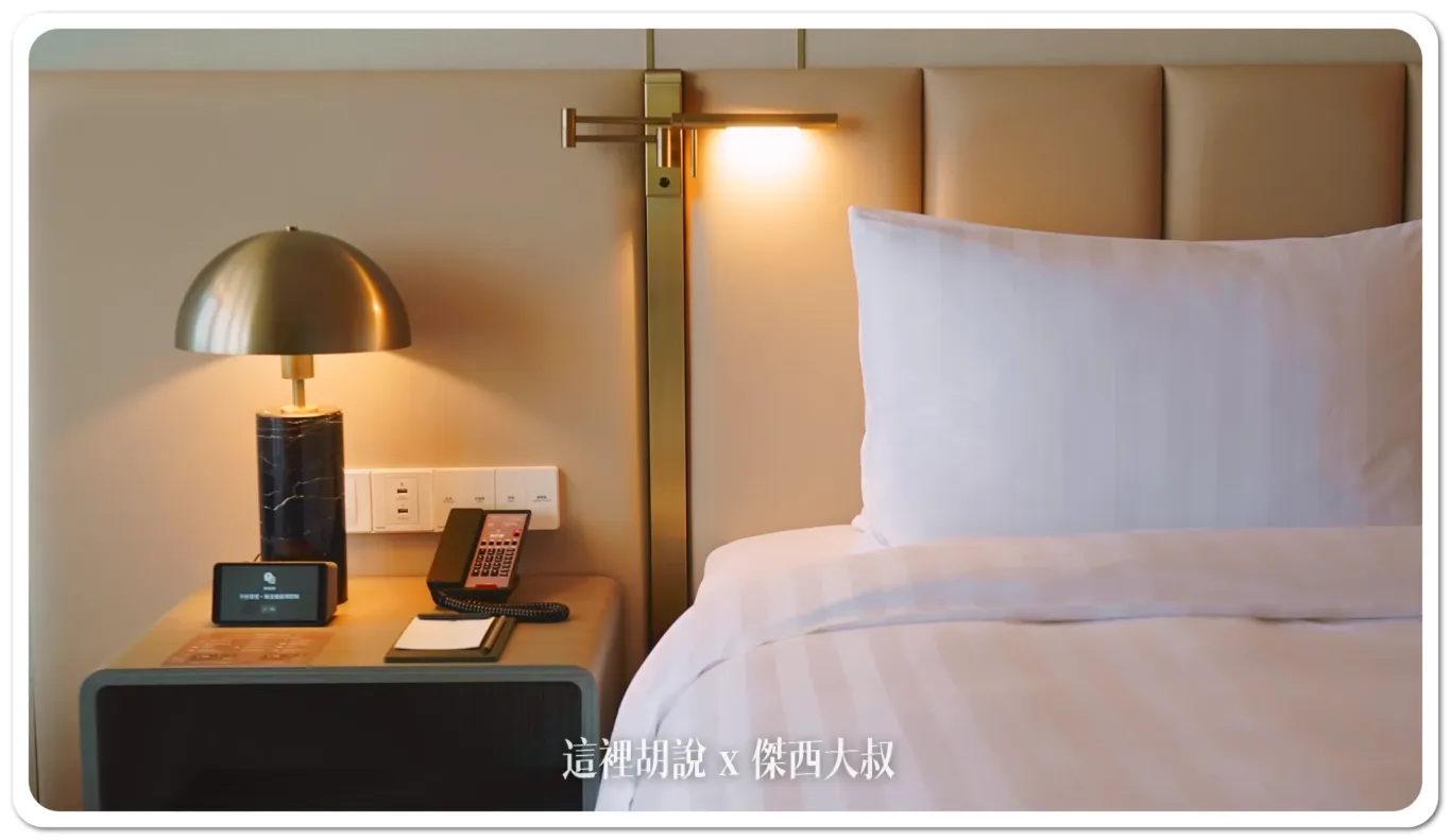 The headboard has USB charging ports, a master switch, and movable reading lights—pretty handy stuff.