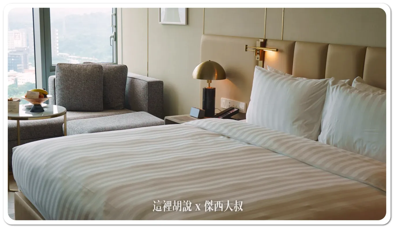They give you four big pillows, but if you need something different, just ask housekeeping. They might have other types of pillows you can choose from.