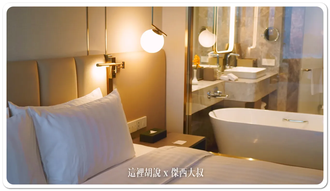 The whole room has a metallic copper color scheme, which gives the place a luxe feel.