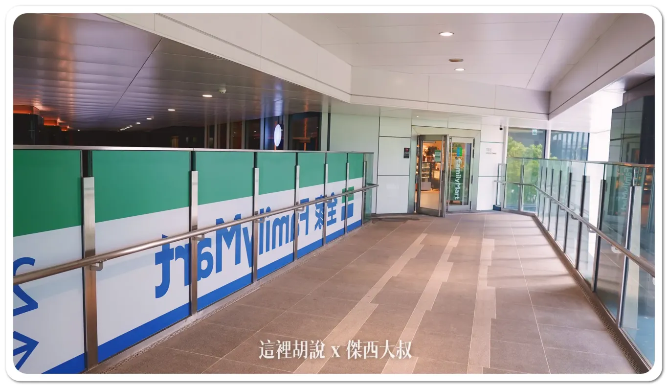 飯店住客只能走二樓連通空橋過去不能從辦公大樓上樓
