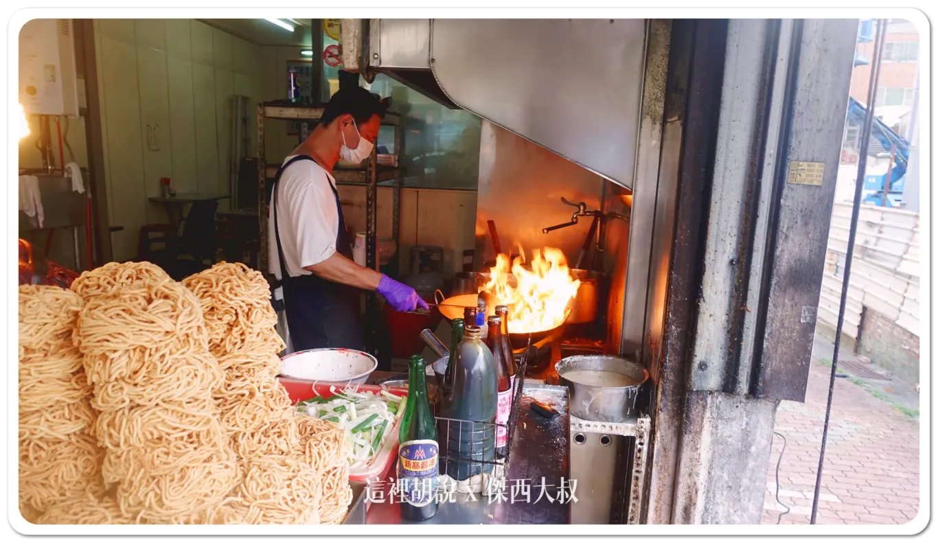 台南炒鱔魚專家 傑西的心頭好 說到鱔魚意麵都想到他：大火快炒
