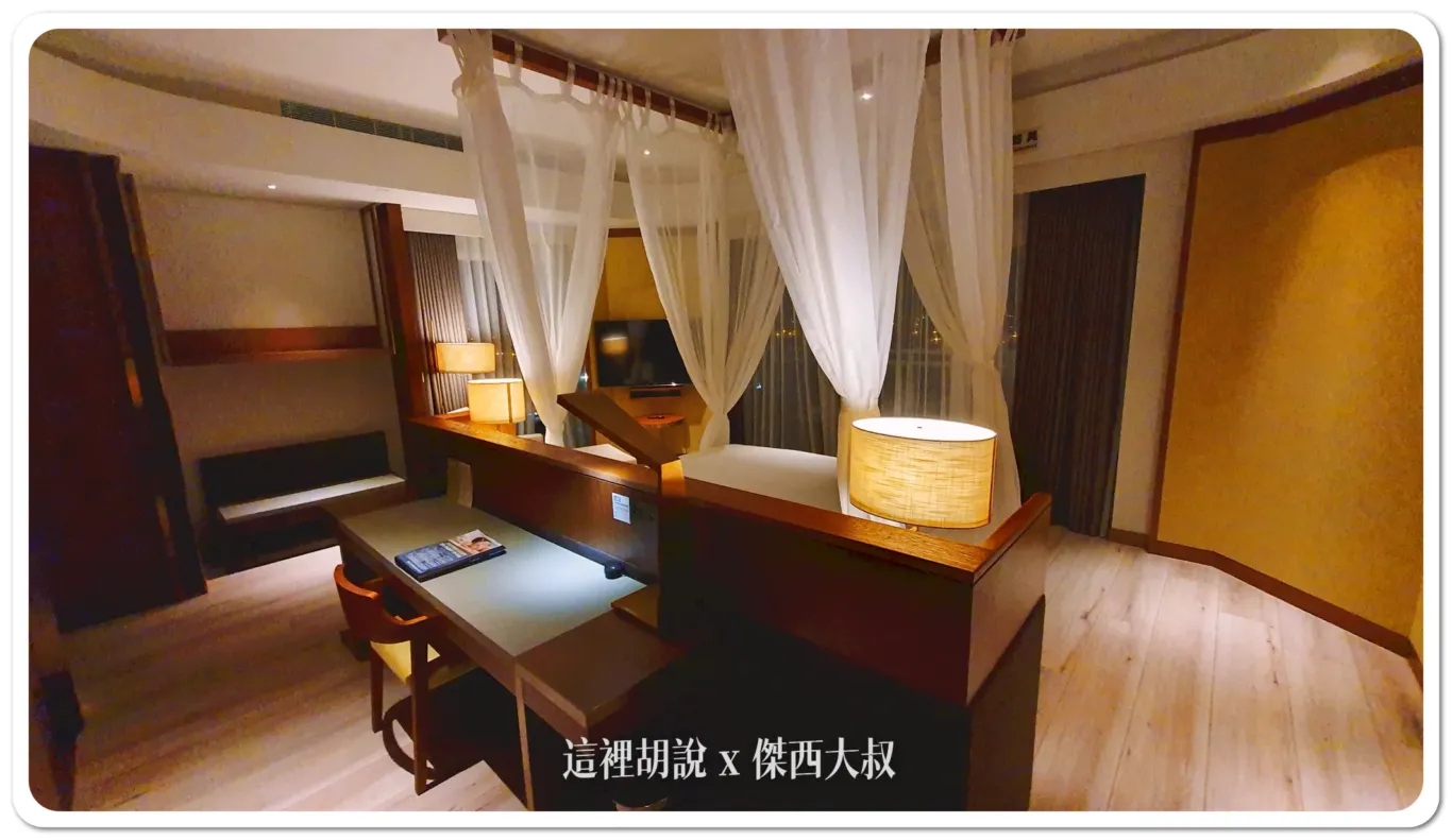 主臥室 的書桌